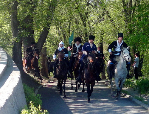 Participants of equestrian march ascend to the Stela of Nations' Friendship on the Day of Circassian Flag, Karachay-Cherkessia, April 25, 2012. Photo by Svetlana Nosova for the "Caucasian Knot"